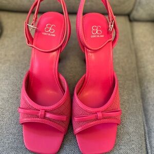Cozy Island hot pink women’s sandals sz 8
